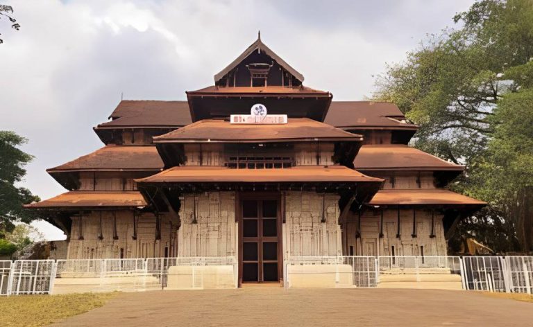 Vadakkumnathan-Temple-Kerala-768x472